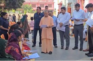 जरूरतमंद को आवास और बीमार के इलाज की होगी व्यवस्था: CM YOGI