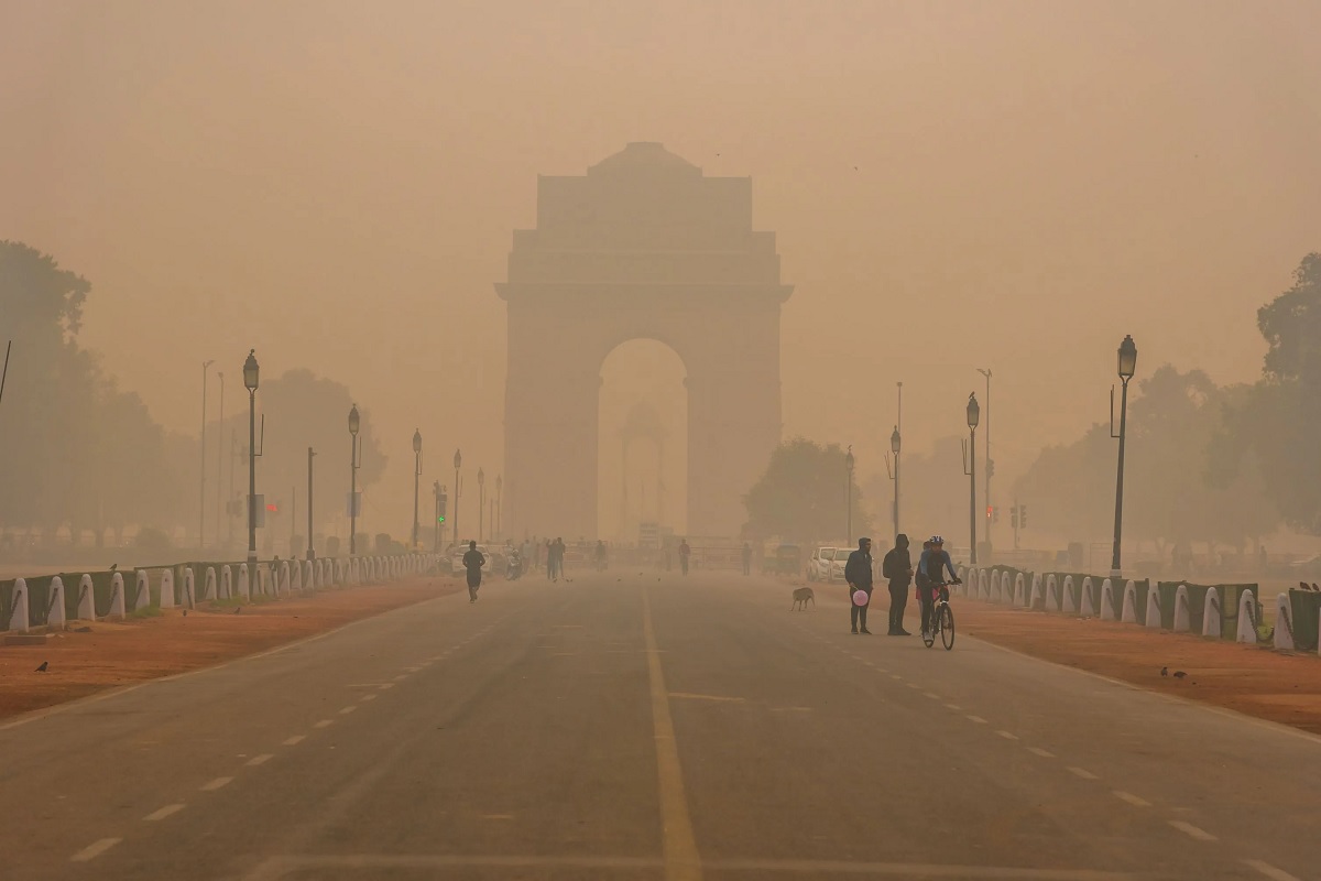 Delhi Pollution: दिल्ली में थोड़ा कम हुआ प्रदूषण, जानें आपके इलाके में कितना है AQI