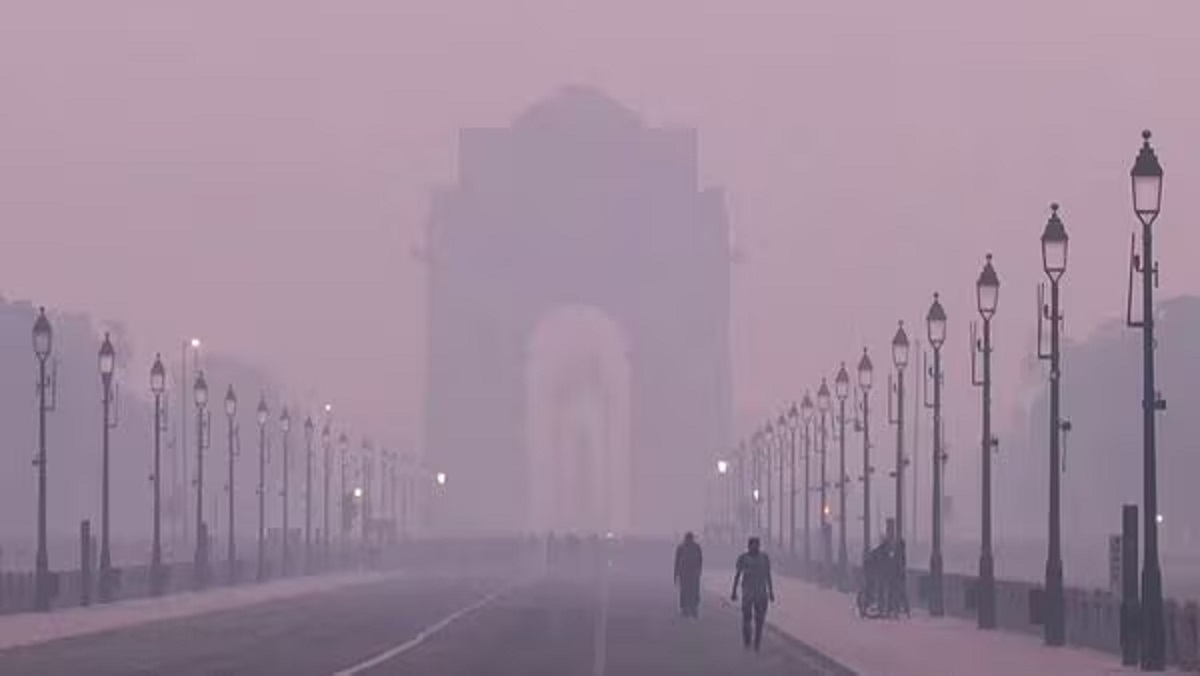 Delhi Pollution: गंभीर स्तर पर पहुंचा दिल्ली में प्रदूषण, स्मॉग की चादर से ढकी राजधानी
