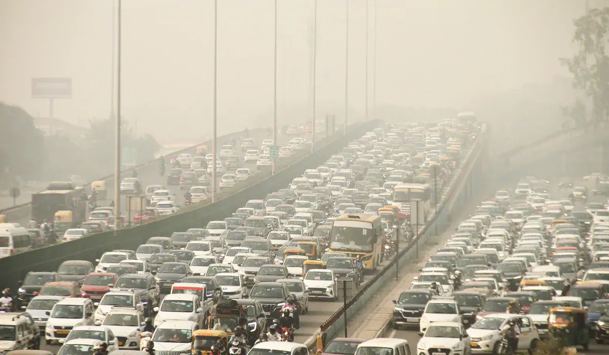 Air Pollution: दिल्ली जाने वाले पढ़ें ये खबर, इन गाड़ियों की एंट्री पर लग गया है BAN, जानिए वजह