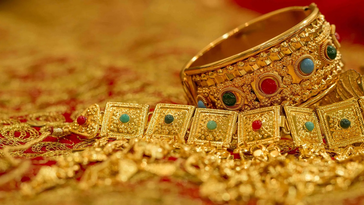 Gold-Silver Price: सोना-चांदी की कीमतों में लगातार गिरावट जारी, जानें आपके शहर में क्या है Latest Rate