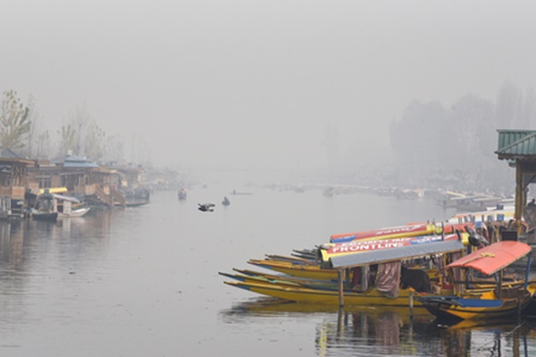 जम्मू-कश्मीर में ठंड का कहर, न्यूनतम तापमान जीरो डिग्री से ऊपर; गुलमर्ग और पहलगाम में शीतलहर जारी