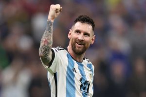 भारत पहुंचे Lionel Messi, फुटबॉलर की एक झलक पाने के लिए उमड़ा फैंस का सैलाब