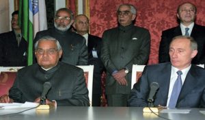 पुतिन के दौरे से पहले वायरल हुई पुरानी फोटो, पीछे खड़े नजर आए पीएम मोदी