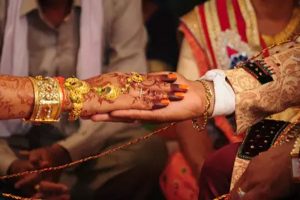 दहेज के खिलाफ दूल्हे की अनोखी मिसाल: एक रुपये में की शादी, 51 लाख का दहेज लौटाया