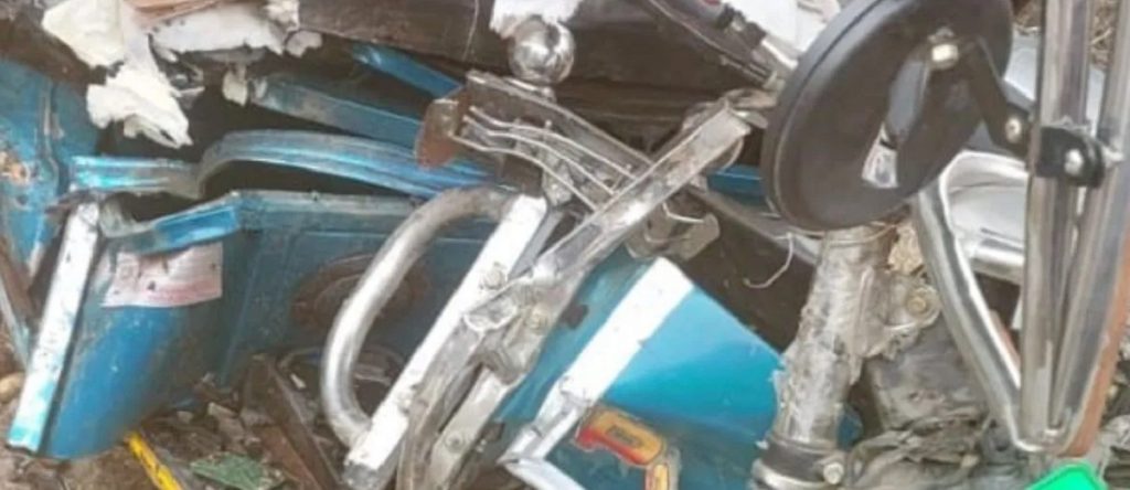 pilibhit car e-rickshaw collision