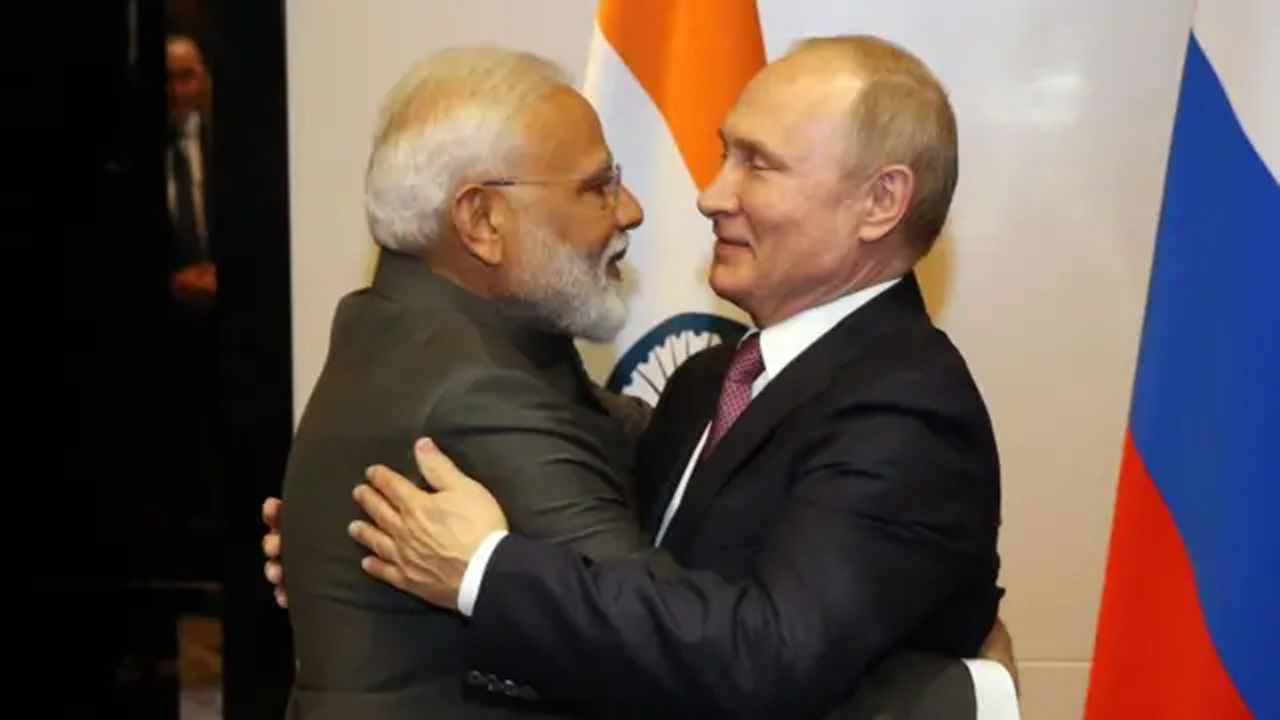 PM मोदी और Putin की मुलाकात पर टिकी दुनिया की नजर, जानें अमेरिका को लेकर…