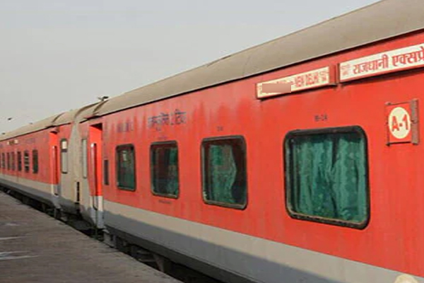 सुबह-सुबह हादसे का शिकार हुई ‘राजधानी एक्सप्रेस’, 5 डिब्बे पटरी से उतरे, मची चीख पुकार