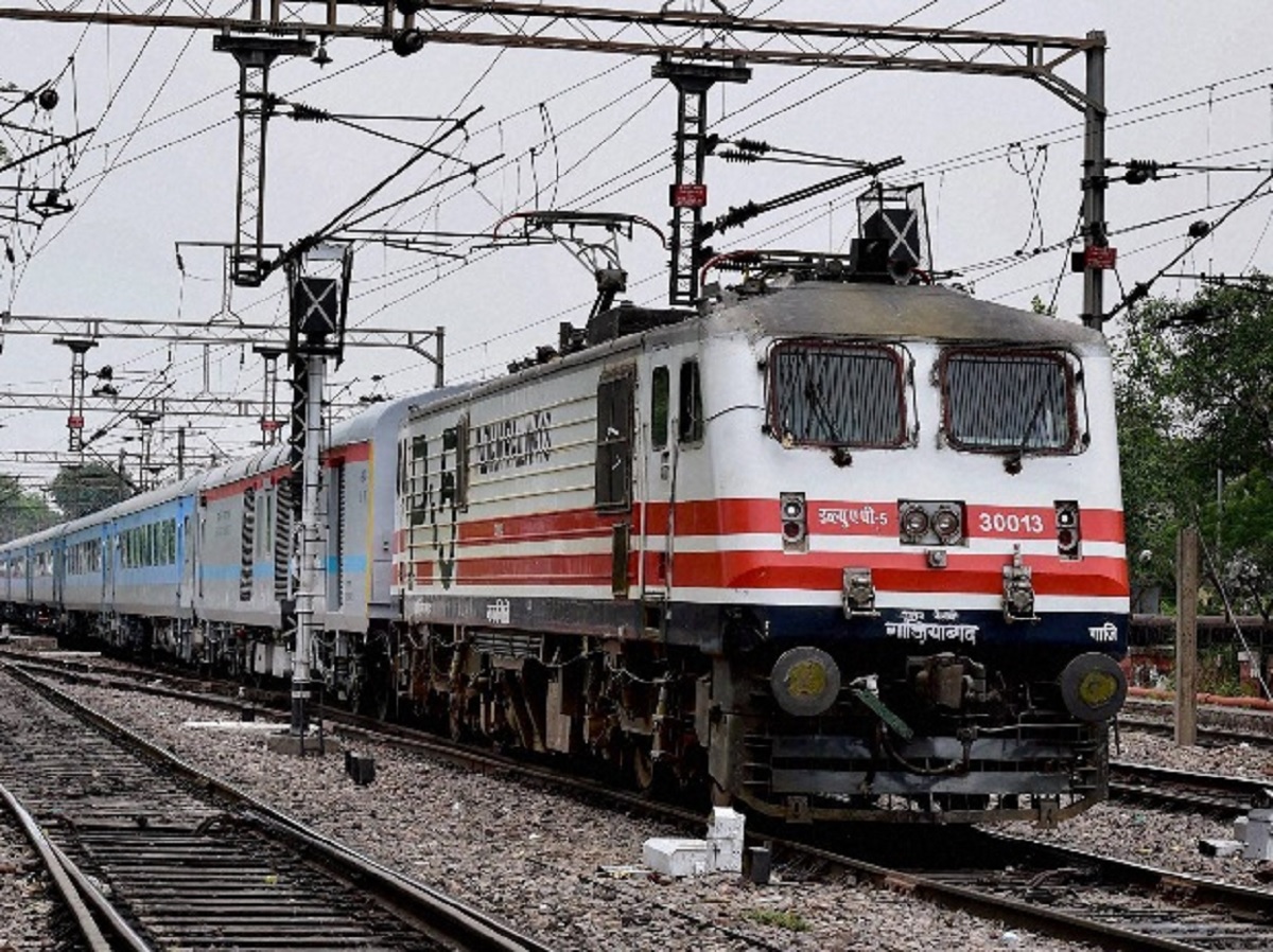 नई दिल्ली-चेन्नई एक्सप्रेस के एक डिब्बे में लगी आग, यात्रियों में मची अफरा-तफरी