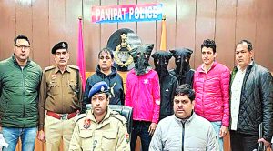 मिठाई की दुकान पर फायरिंग कर रंगदारी मांगने के तीन आरोपी अवैध हथियारों सहित गिरफ्तार