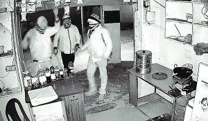 रेवाड़ी: बावल में नव वर्ष पर चोरों ने 7 दुकानों व एक मंदिर का तोड़ा ताला