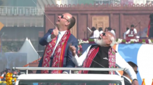 पीएम मोदी और जर्मन चांसलर मर्ज ने अंतरराष्ट्रीय पतंग महोत्सव में पतंगबाजी की