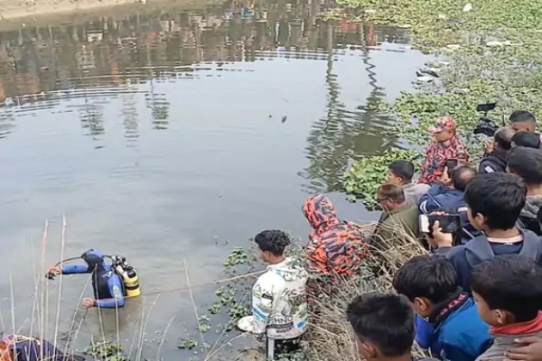 बांग्लादेश में एक और हिंदू की मौत, लोगों ने चोरी के आरोप में किया पीछा, बचने के लिए नहर में कूदा