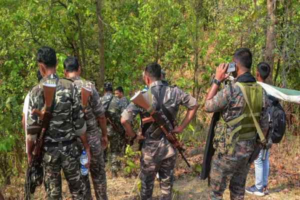 Bijapur Encounter: बीजापुर मुठभेड़ में 6 माओवादी ढेर, हथियारों का जखीरा बरामद
