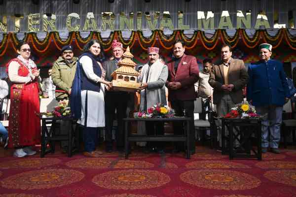 हिमाचल प्रदेश: सीएम सुक्खू ने मनाली विंटर कार्निवल 2026 का किया उद्घाटन
