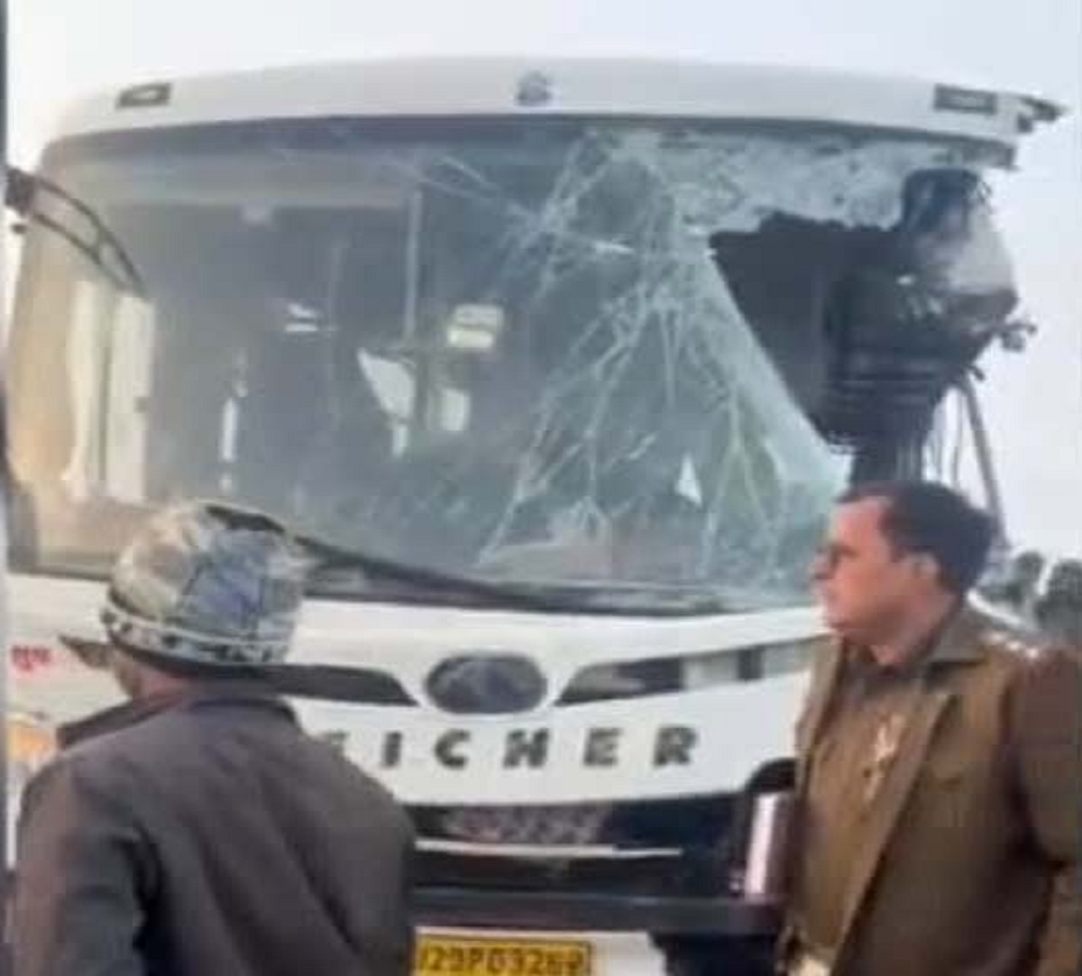दिल्ली-मुंबई एक्सप्रेसवे पर बड़ा हादसा, बस-ट्रक की टक्कर में दो लोगों की मौत, 5 घायल