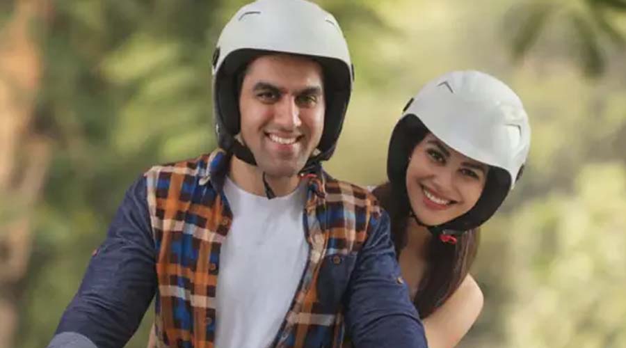 Hair Fall: हेलमेट पहनने से बाल झड़ते हैं? जानिए विशेषज्ञ की राय और बचाव के उपाय