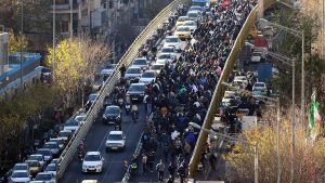 Iran में बिगड़े आर्थिक हालात, सड़कों पर उतरे हजारों लोग
