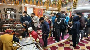 HP News: शिमला के जाखू मंदिर में उमड़ा श्रद्धा का सैलाब, नए साल के पहले दिन पहुंचे श्रद्धालु