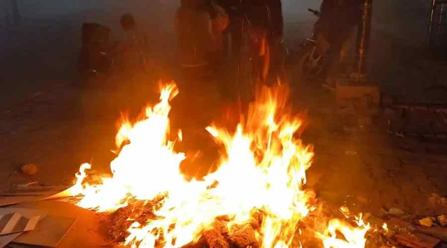 Jammu Kashmir News: कुपवाड़ा में सेना के शिविर में लगी अचानक आग, 5 बैरकें जलकर खाक