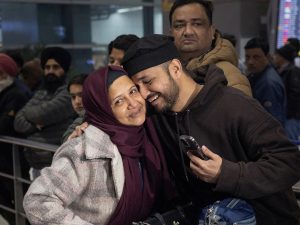 विरोध प्रदर्शन के बीच ईरान से भारत लौटे लोग, भारत सरकार का जताया आभार
