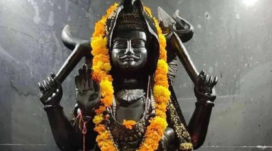 Shanivar Ka Vrat: आज के दिन इस तरह से करें शनिदेव का व्रत, जानिए पूजा विधि, नियम और लाभ