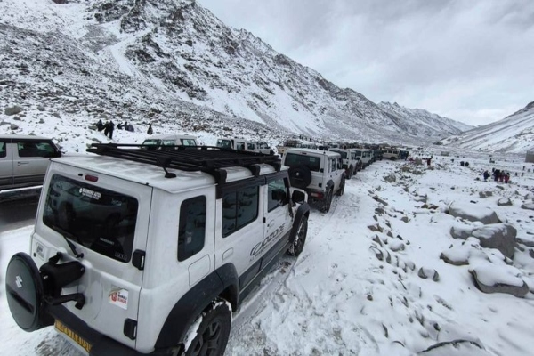हिमाचल में बर्फबारी, शिंकुला दर्रे के लिए जारी की एडवाइजरी, उल्लंघन करने पर होगी कार्रवाई