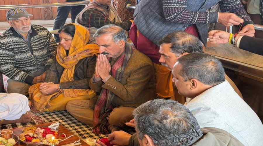 नए साल के पहले दिन CM सुक्खू ने तारा देवी मंदिर में नवाया शीश, सुख और समृद्धि की कामना
