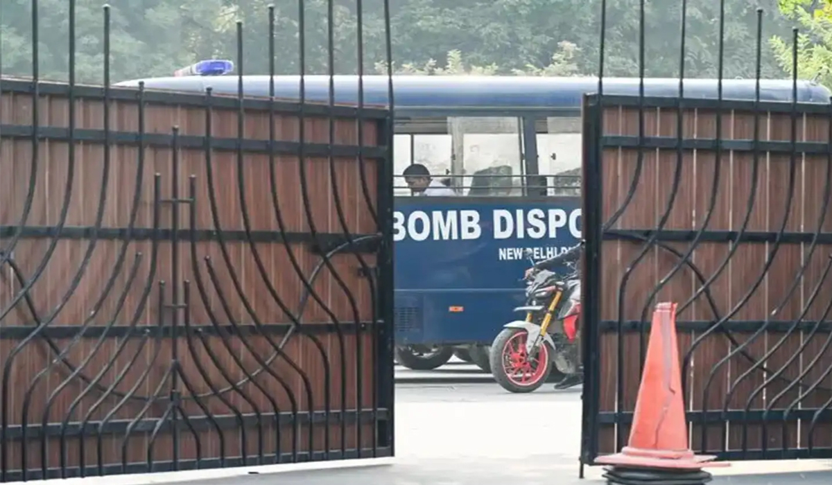 Bomb Threat: चंडीगढ़ में स्कूल को बम की धमकी मिलने से मची अफरा-तफरी, जांच जारी