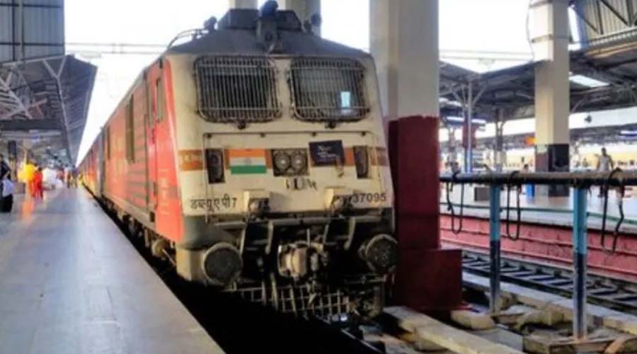 भारत का अनोखा रेलवे स्टेशन, जहां रविवार को छा जाता है सन्नाटा, जानें वजह