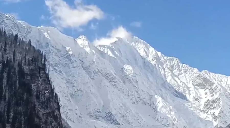 Himachal Weather: प्रदेश में बारिश-बर्फबारी के आसार, IMD ने जारी किया येलो अलर्ट