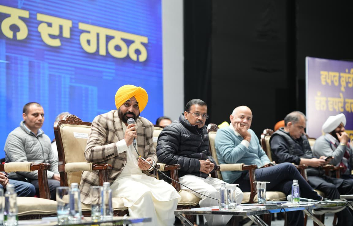 अरविंद केजरीवाल और मुख्यमंत्री भगवंत मान की पंजाब के व्यापारियों और दुकानदारों से मुलाकात