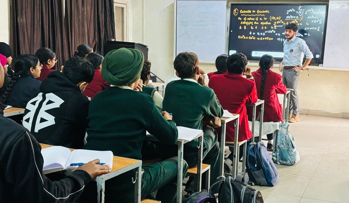 मान सरकार की शिक्षा क्रांति: सरकारी स्कूलों के 1700+ छात्रों को IIT, NIT और AIIMS की निःशुल्क तैयारी