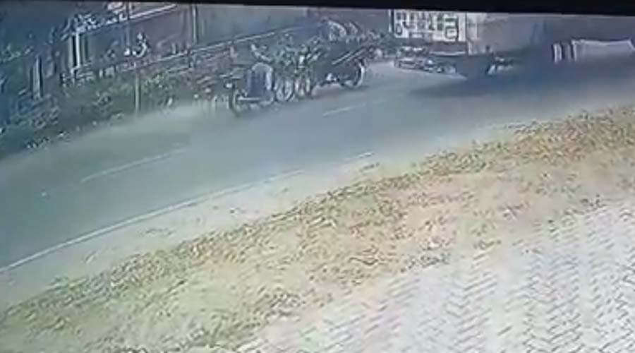कपूरथला सड़क हादसा: 2 बाइकों की आमने-सामने से टक्कर, एक युवक की मौत; घटना CCTV में कैद