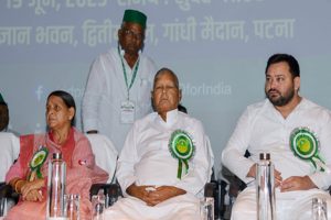 Land for jobs case: लालू-राबड़ी-तेजस्वी पर तय हुए आरोप, 98 आरोपियों में से इतने हुए बरी, जानें