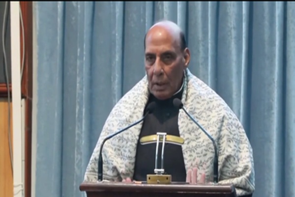 ‘लड़ाई के मैदान में जो तकनीक लाता, वही आगे निकलता’, DRDO के वैज्ञानिकों से बोले राजनाथ सिंह