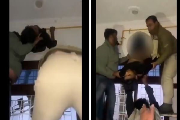 Ajab-Gajab: एग्जॉस्ट फैन के छेद में एक घंटे तक फंसा रहा चोर, फिर पुलिस ने ऐसे निकाला बाहर (Video)