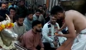 महाकाल के दर्शन करने पहुचें विराट कोहली, निर्णायक मुकाबले से पहले भस्म आरती में हुए शामिल