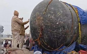 माता सीता के धरती पर विश्व के सबसे बड़े शिवलिंग का हुआ आगमन… 10 साल में बना, 33 फीट ऊंचा; जानें कितनी बनाने में लगी लागत