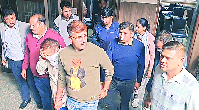 ACB ने 30 हजार की रिश्वत लेते जनस्वास्थ्य विभाग के तीन कर्मचारी दबोचे