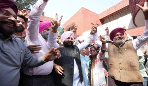 अरविंद केजरीवाल और आप नेताओं के हक में कोर्ट का फैसला, AAP पंजाब ने चंडीगढ़ में मनाया जश्न
