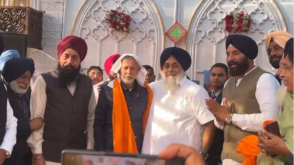 Arvind Khanna joins Akali Dal