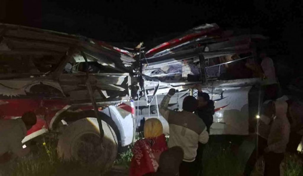 A wedding bus fell gorge near Nepal border killing 13 people