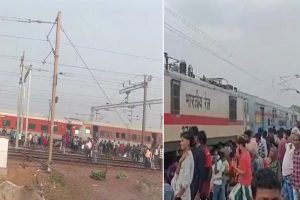 Train Accident: ओडिशा में चेन्नई सेंट्रल एक्सप्रेस के तीन डिब्बे पटरी से उतरे, मचा हड़कंप