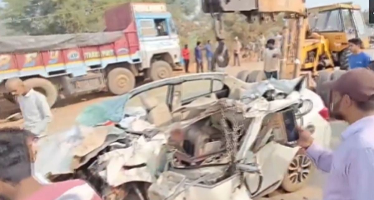 छत्तीसगढ़ में दर्दनाक सड़क हादसा, तीन CRPF जवानों सहित 4 की मौत