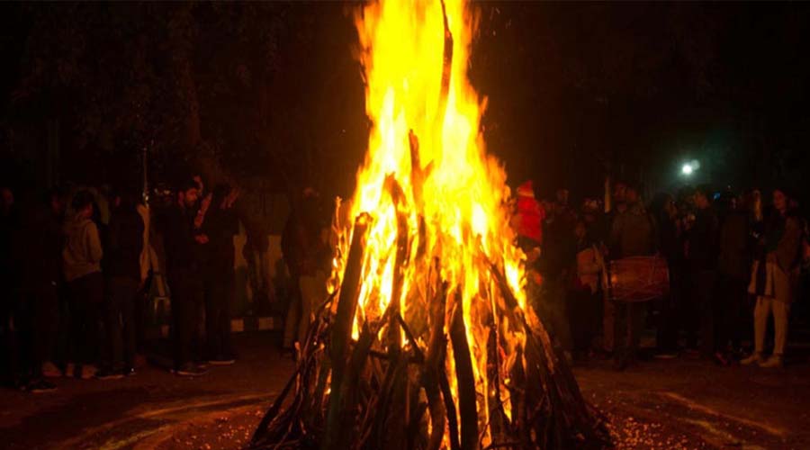 Holika Dahan Parikrama: कितनी बार करें होलिका की परिक्रमा? जानिए धार्मिक मान्यता और पूरी विधि