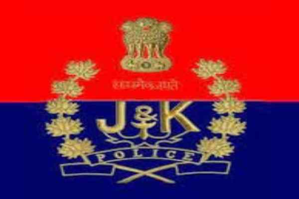 जम्मू-कश्मीर: बांदीपुरा पुलिस ने ड्रग तस्कर का तीन मंजिला घर किया अटैच