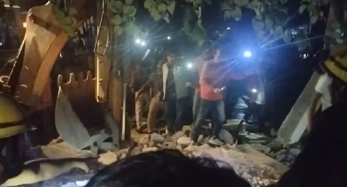 कोटा में गिरी तीन मंजिला इमारत, 2 लोगों की मौत, 13 घायल