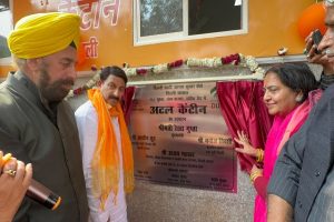Manoj Tiwari, Atal Canteen in Ghonda
