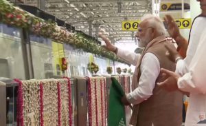 PM Modi Meerut Visit : पीएम मोदी ने Namo Bharat ट्रेन को दिखाई हरी झंडी, दिल्ली से मेरठ अब सिर्फ 55 मिनट में…
